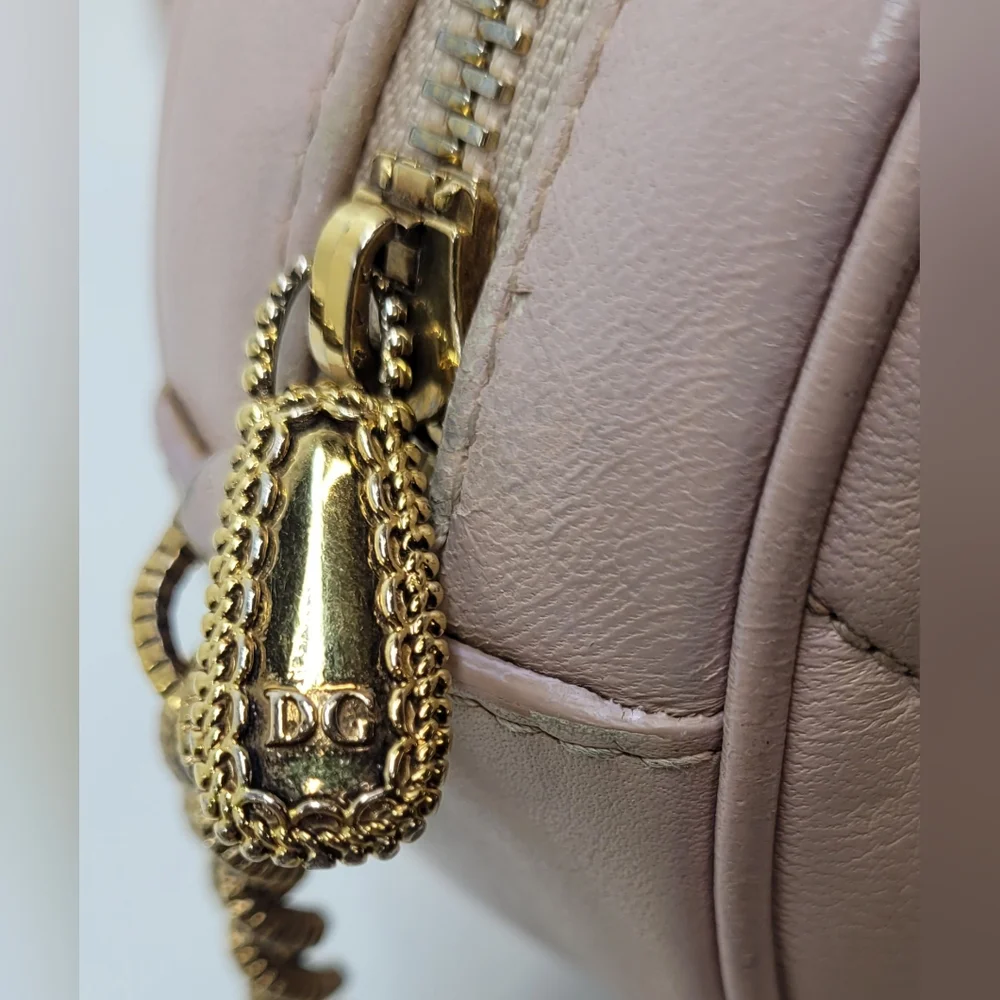 SOLD!! Dolce & Gabbana Devotion Sacred Heart Pink Calfskin Crossbody Bag - Picture 4 of 15